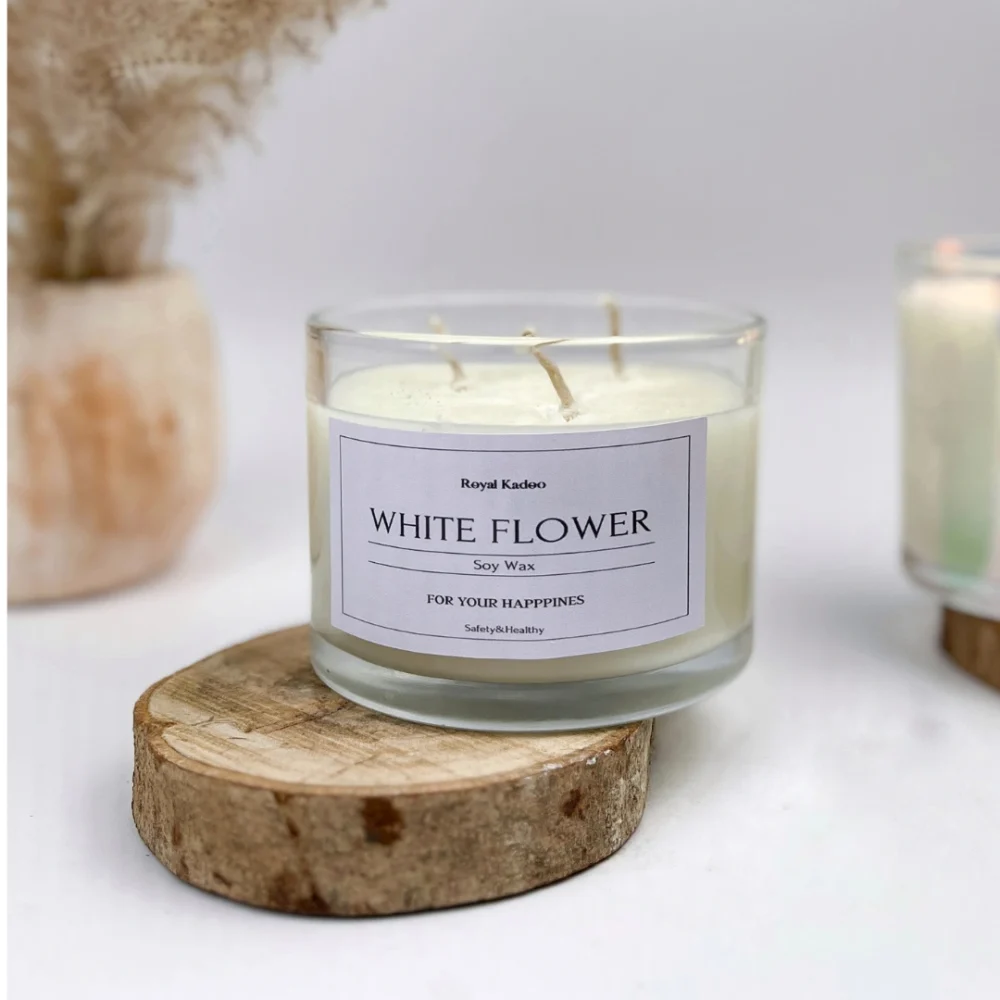 Alternative view of White Flower